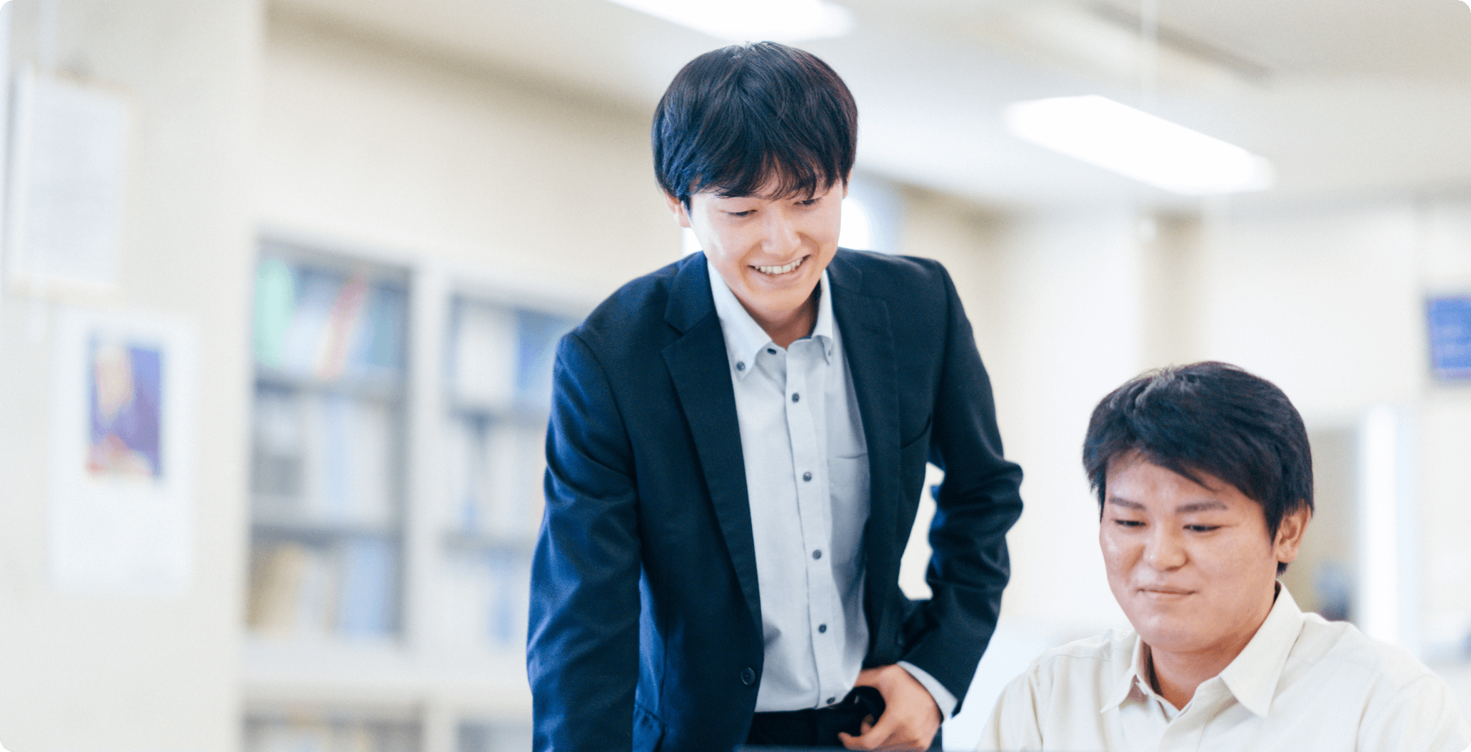 お客様と開発部門とともに、紙の品質向上に挑む。イメージ写真